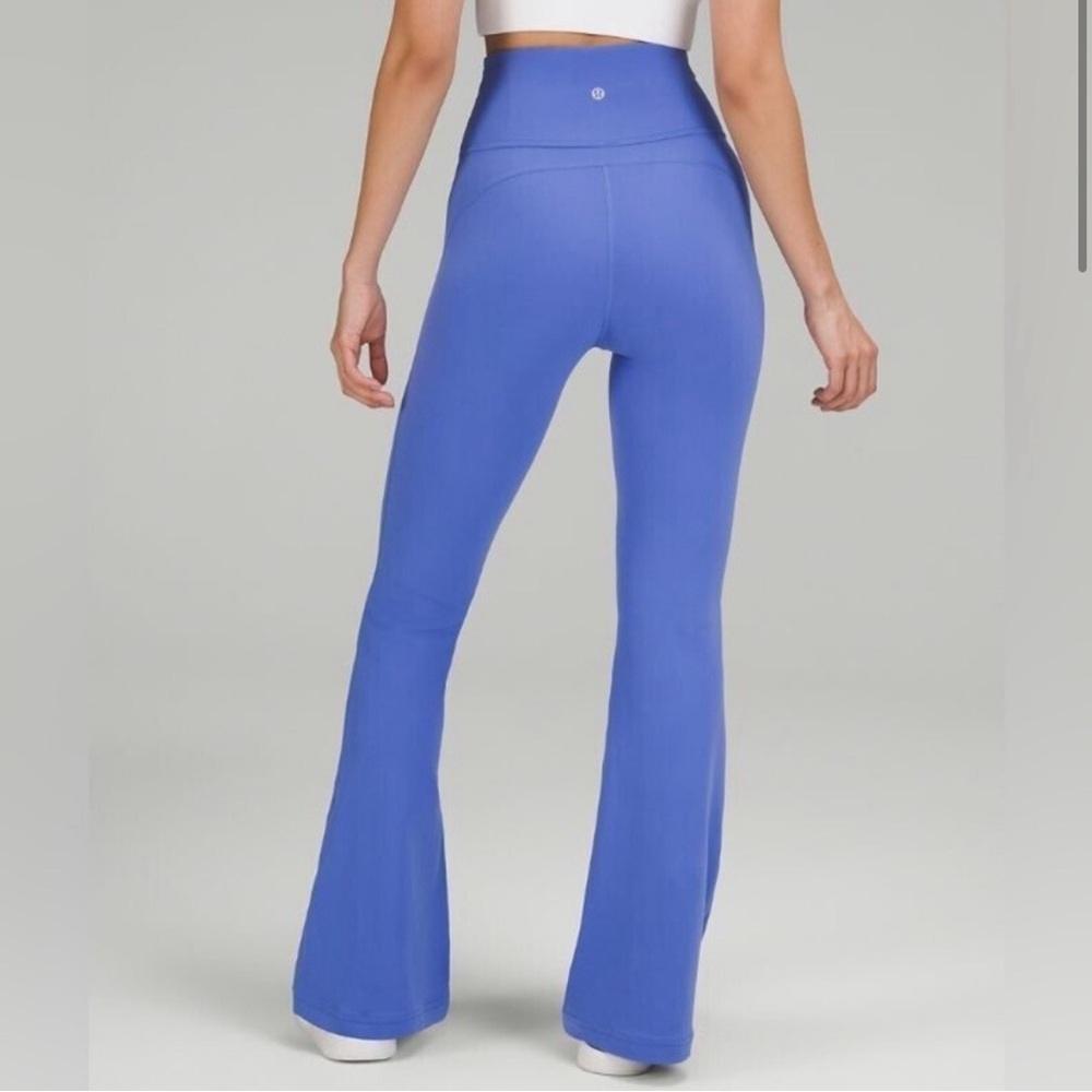 Lululemon Groove Nulu Super-High-Rise Flared Pant
Regular